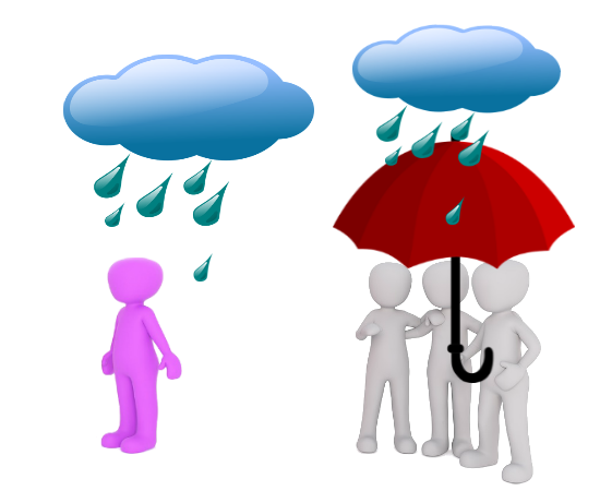 Дискриминация. Трое людей лишили одного права стоять под зонтом